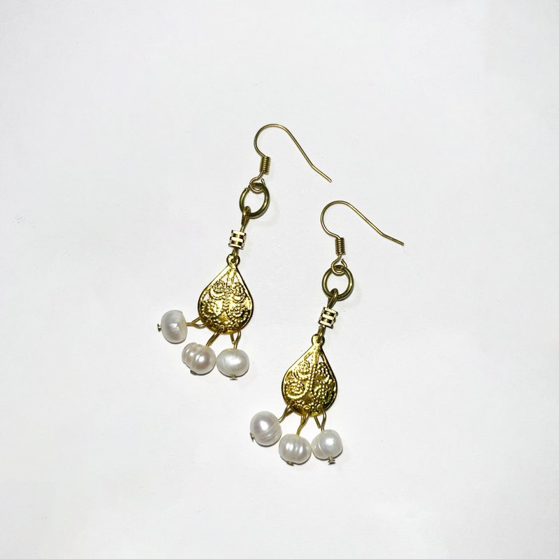 Jodie Natural Shape Pearl Elegance and Bronze Series_Brass Earrings - Earrings & Clip-ons - Copper & Brass Gold