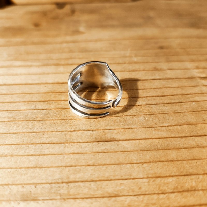 It looks like a triple ring. Japanese antique Silver fork remake ring_858 Retro vintage - แหวนทั่วไป - เงินแท้ สีเงิน