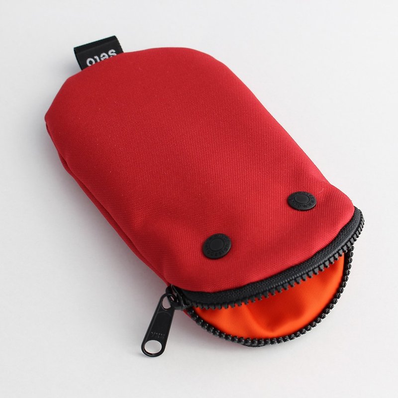 The creature iPhone case　Pencil case　Oval　Red - กระเป๋าเครื่องสำอาง - เส้นใยสังเคราะห์ สีแดง