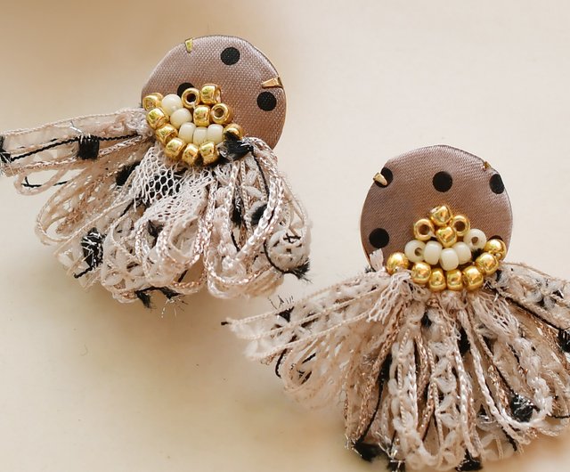 イヤリング/Ribbon Tassel Earrings /Dot Beige