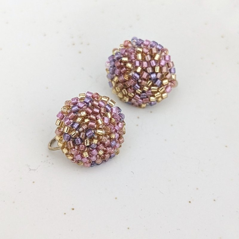 鉤針 串珠 編織  刺繡  耳環 - 耳環/耳夾/耳骨夾 - 其他材質 紅色