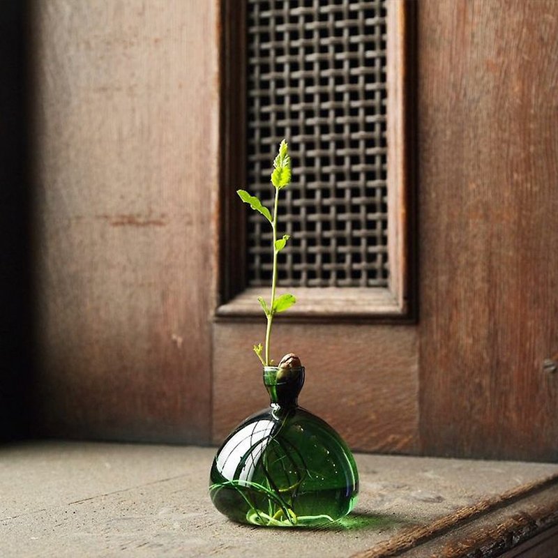 ILEX STUDIO | Acorn glass vase emerald green - Pottery & Ceramics - Glass Green