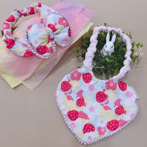 LaFiFi樂霏菲手作嬰幼兒精品&ZAKKA 甜莓愛心 彌月禮盒 寶寶髮帶 寶寶圍兜 滿月禮 新生兒禮物
