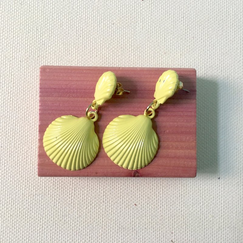 Accessory / Yellow Shell Piercing Earrings