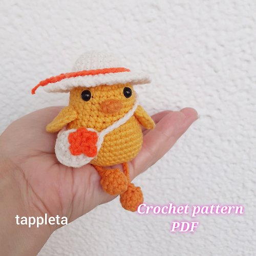 tappleta Vacation chicken crochet pattern pdf, Amigurumi leggy chicken with straw hat bag