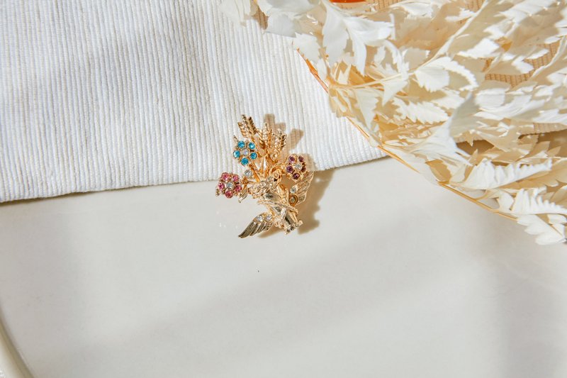 Other Metals Brooches - [The United States brought back Western antique jewelry] 1960s retro Coro spring floral elegant brooch