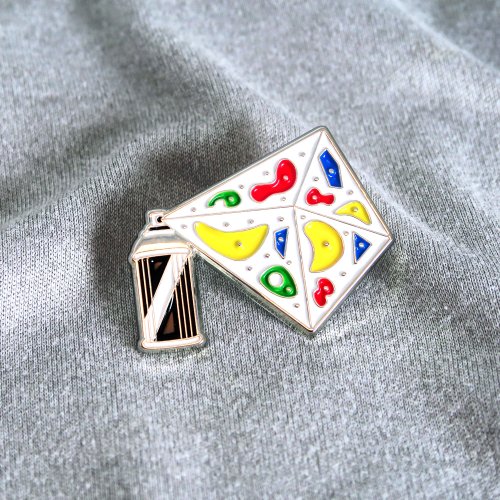 MukLing Byproducts Beta Spray Enamel Pin – Gift for Climbers and Boulderers – 攀巖針 – 등반 クライミング
