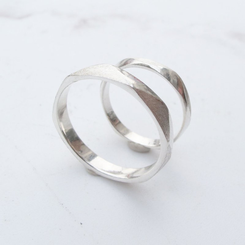 【Handmade Custom Rings】Happy Tracks | Angled Sectional Sterling Silver Couple Rings | - แหวนคู่ - เงินแท้ สีเงิน