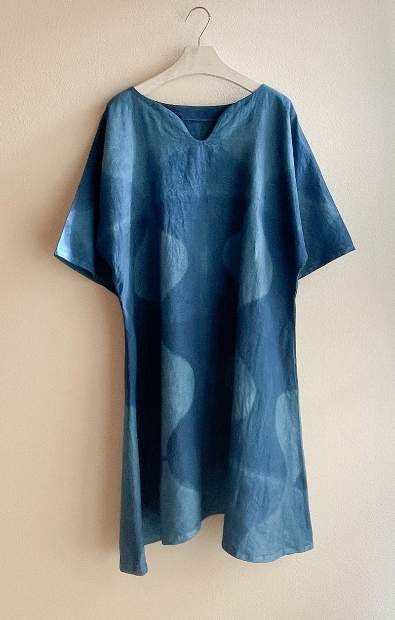 織りムラあり 藍染 Aizome Dress 板締め リラックスAラインワンピース リネンキャンバス Linen Shibori Hand dyed - 洋裝/連身裙 - 棉．麻 藍色