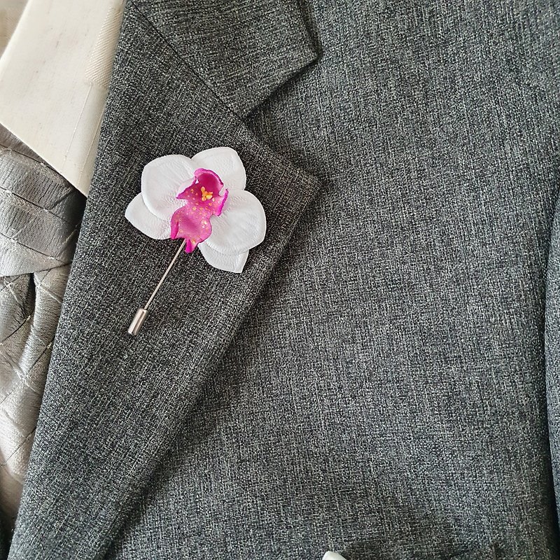 Men's lapel pin white orchid Leather boutonniere 3rd wedding anniversary gift - เข็มกลัด - หนังแท้ ขาว