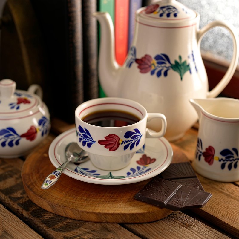 Vintage handpainted Boerenbont 'Ilona' cofee / tea set made by Boch - แก้วมัค/แก้วกาแฟ - ดินเผา หลากหลายสี