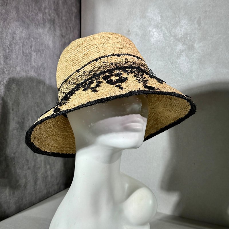 Flower shadow lace natural raffia hat - Hats & Caps - Other Materials Khaki