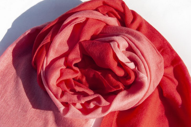 喀什米爾Cashmere/羊絨圍巾/純羊毛圍巾披巾/戒指絨披肩-草莓漸層 - 圍巾/披肩 - 羊毛 紅色