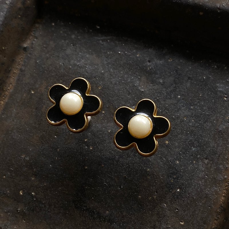 coco black flower pin earrings - Earrings & Clip-ons - Plastic Black