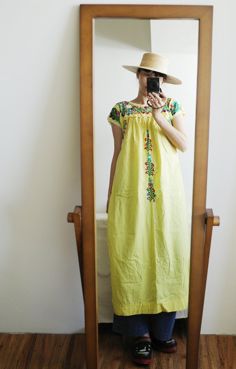 Vintage 70s hand-embroidered dress from San Antonio, Mexico - ชุดเดรส - ผ้าฝ้าย/ผ้าลินิน 