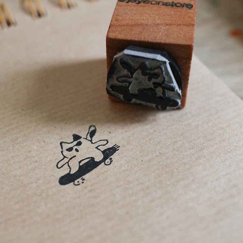 Jayeon Store (Jayeon Store Wood Stamp Series) Cat riding a skateboard