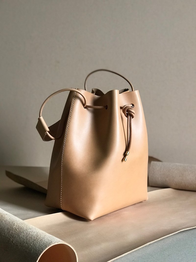 Genuine Leather Messenger Bags & Sling Bags - [Mechanical Bucket Shoulder Bag] Vegetable Tanned Leather / Nude Color / Shoulder Back / Handheld