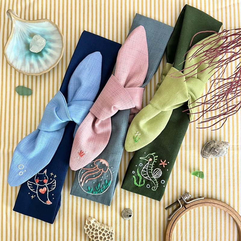 Two-tone version of seahorse and jellyfish hand-embroidered bow headband - ที่คาดผม - งานปัก หลากหลายสี