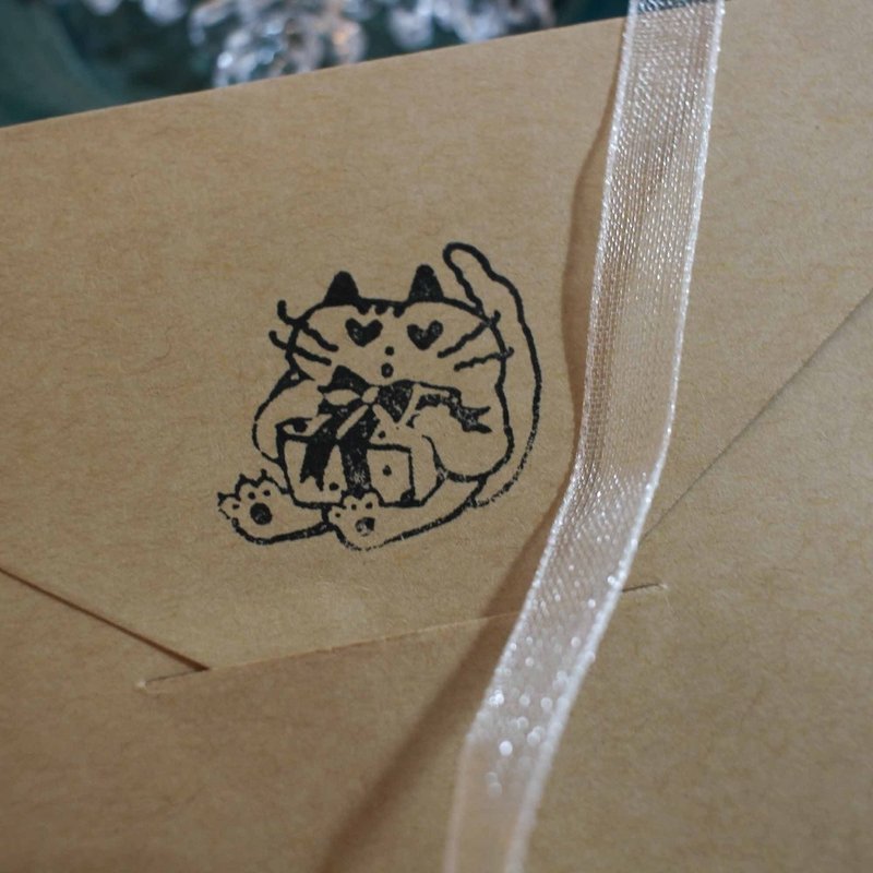 (Jayeon Store Wood Stamp Series) A cat that is very happy to receive a gift - 印章/印台 - 木頭 咖啡色