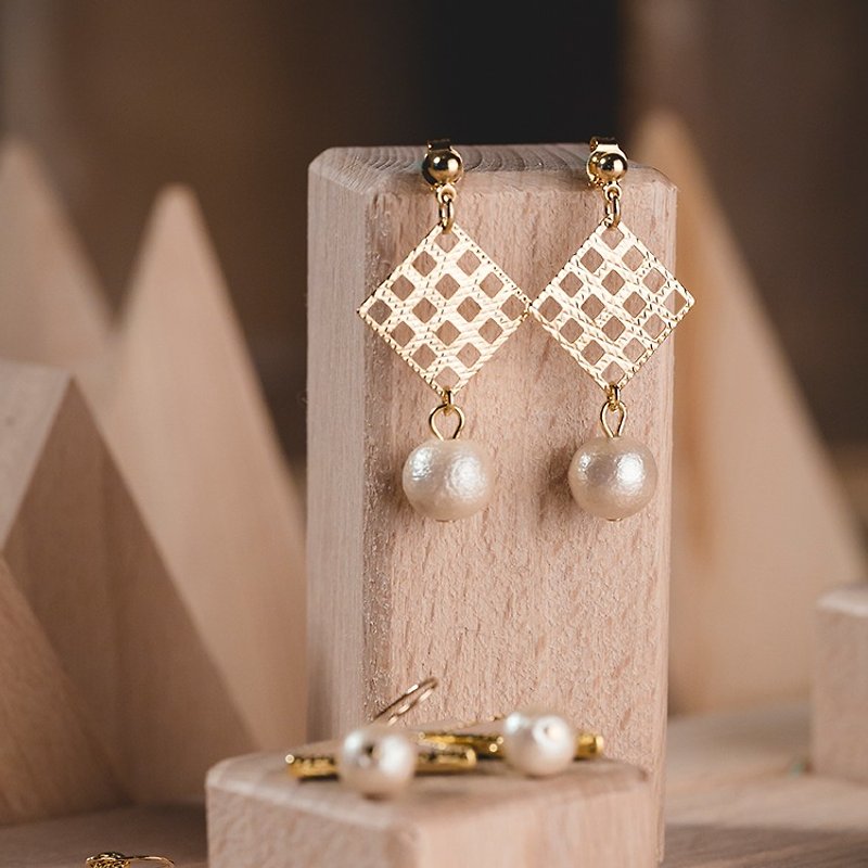 Cotton Pearl Earrings-Square grid