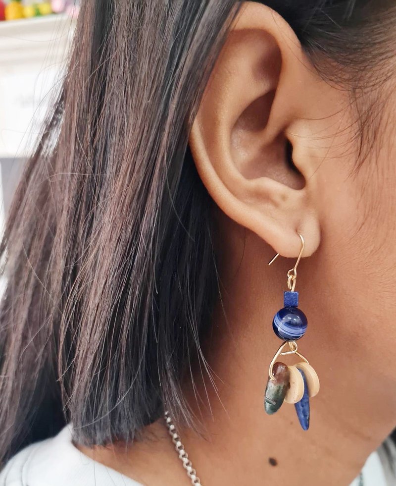 Blue Stone, lapis lazuli, free form stone earrings. - 耳環/耳夾/耳骨夾 - 石頭 多色
