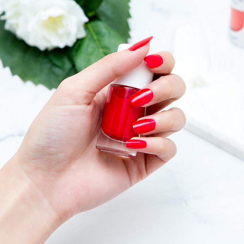 Resin Nail Polish & Acrylic Nails - nailmatic Solid Bio-Based Classic Nail Polish - DITA - Carmine