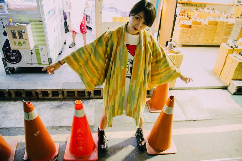 …｛DOTTORI :: KIMONO｝Golden Stripe Kimono Outer - เสื้อแจ็คเก็ต - วัสดุอื่นๆ สีเหลือง