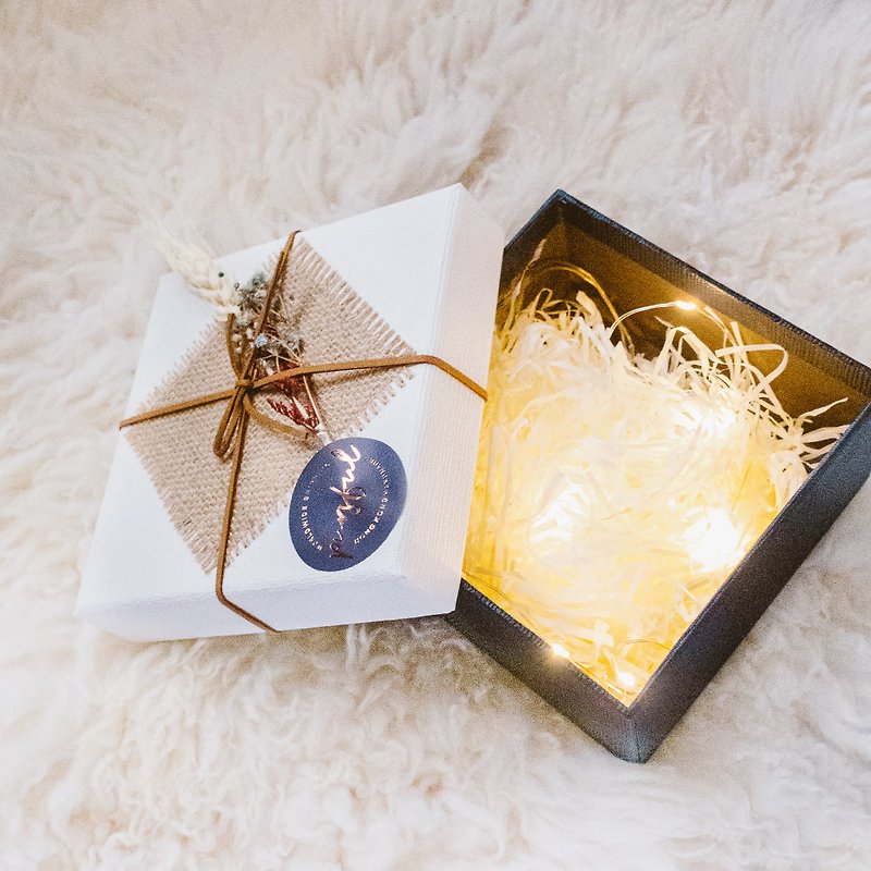 [Additional products] Dry flower gift box packaging with string lights - Storage & Gift Boxes - Paper Blue