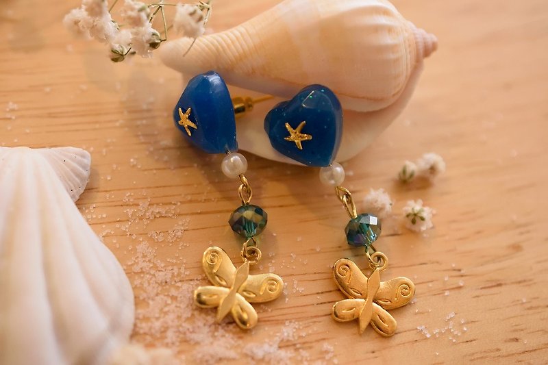 Cute & Beauty Blue Heart with Crystal Earrings Resin - 耳環/耳夾 - 其他材質 
