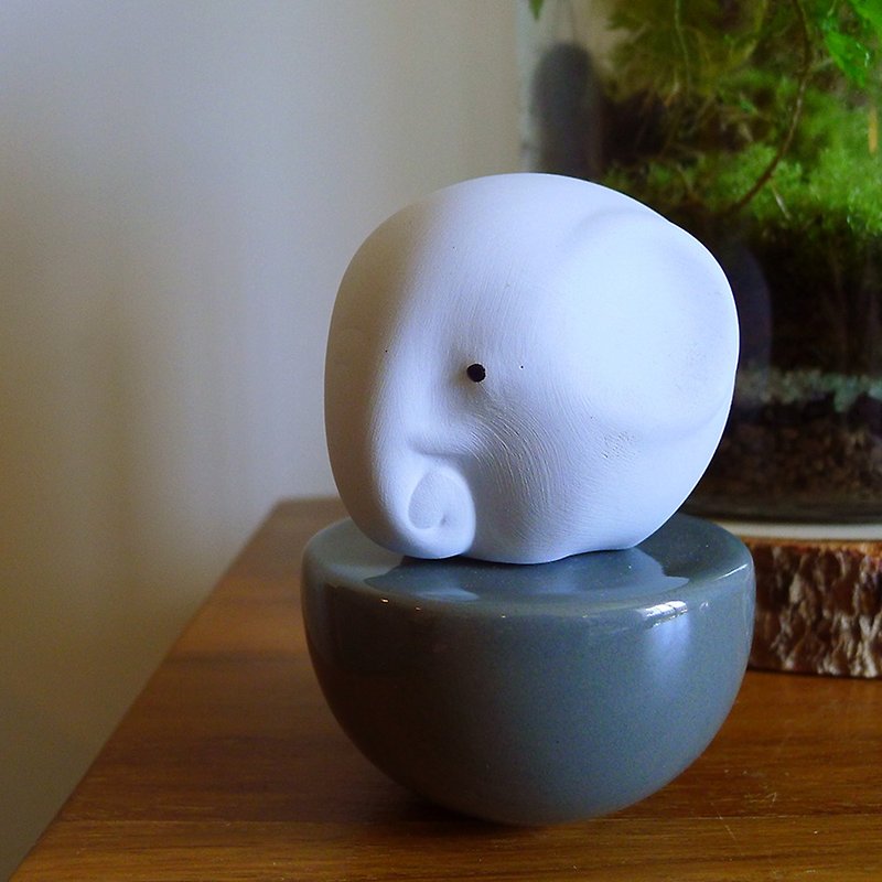 Gray Elephant Ceramic Fragrance Diffuser เซรามิคกระจายกลิ่นหอมรูปช้างสีเทา - น้ำหอม - ดินเผา สีเทา