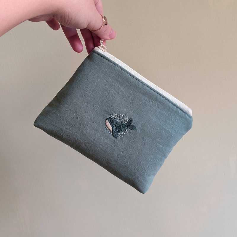 手刺繍星空クジラジッパーバッグ2.0収納袋化粧品袋 - ポーチ - コットン・麻 ブルー