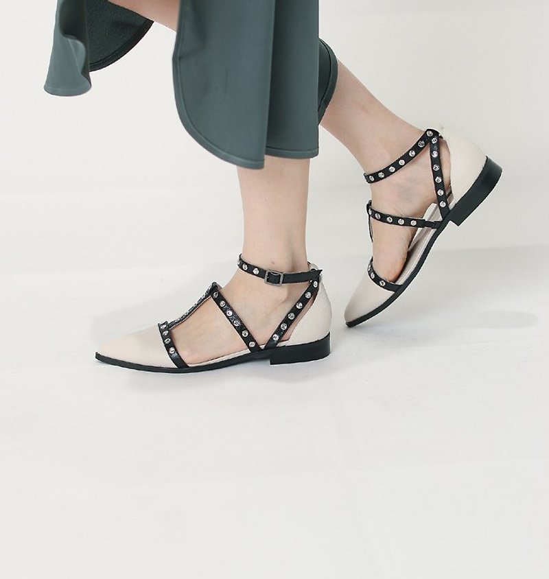 Rivet decoration around the ankle tip Roman leather sandals white and black - Sandals - Genuine Leather White
