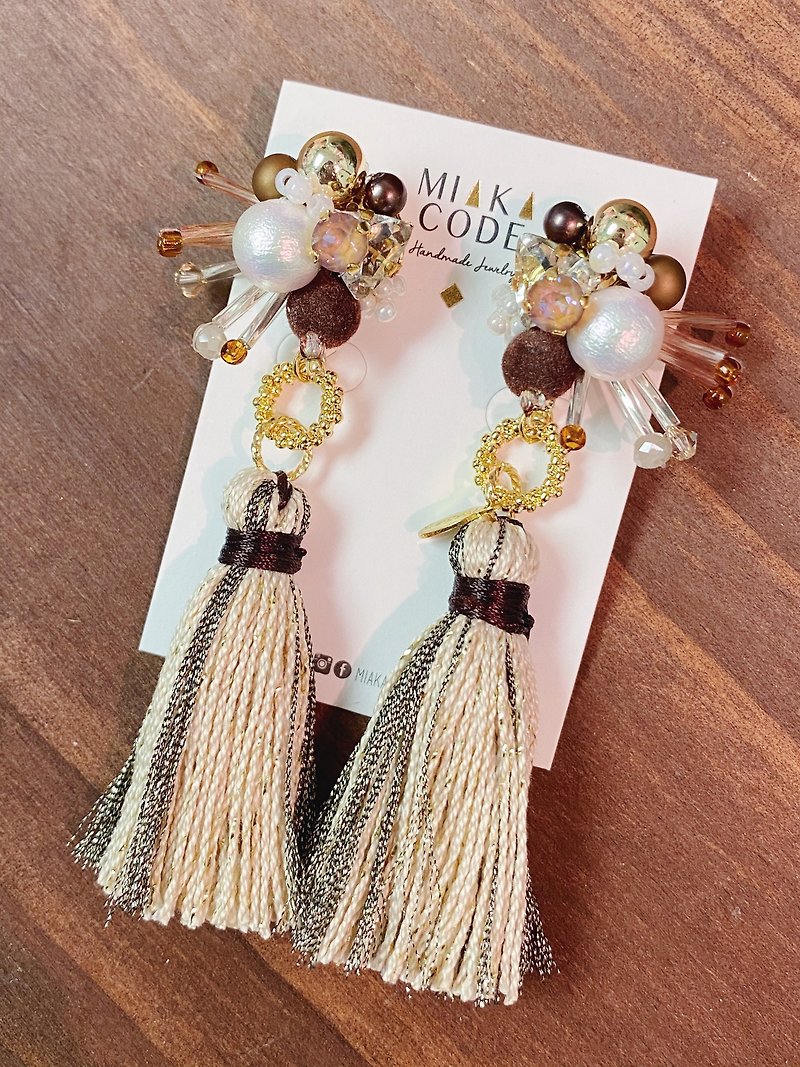 Other Materials Earrings & Clip-ons Brown - [Autumn and winter new fashion] [Brown long version] Hand-beaded and a variety of wearing gold brown tassel Japan