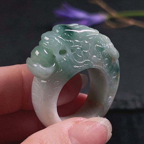 瓔珞翡翠 飄花翡翠龍首玉戒指 | 國際18.5圍 | 天然緬甸玉翡翠A貨 | 送禮