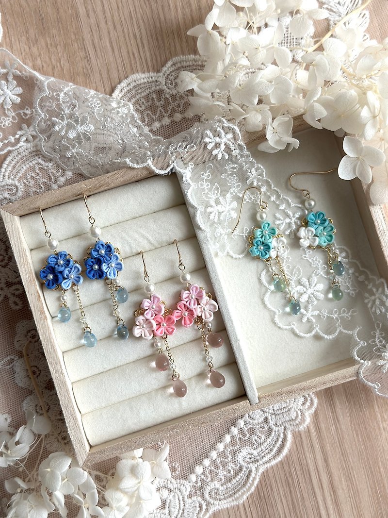 Three detailed flower earrings in five colors - ต่างหู - ผ้าฝ้าย/ผ้าลินิน หลากหลายสี