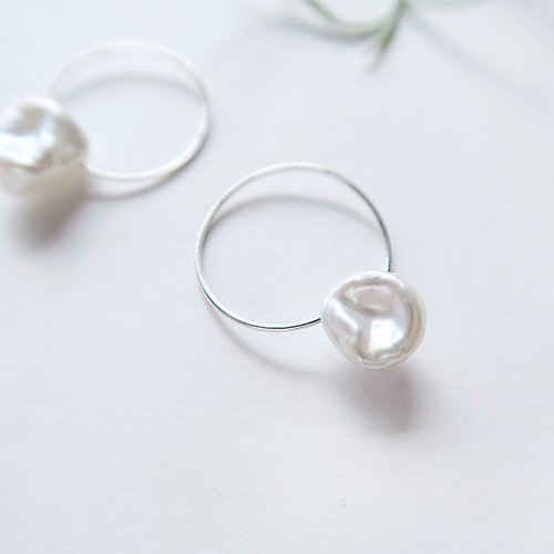 COOL & HOT 925純銀 不規則形淡水珍珠 C圈 耳針 耳環 一對