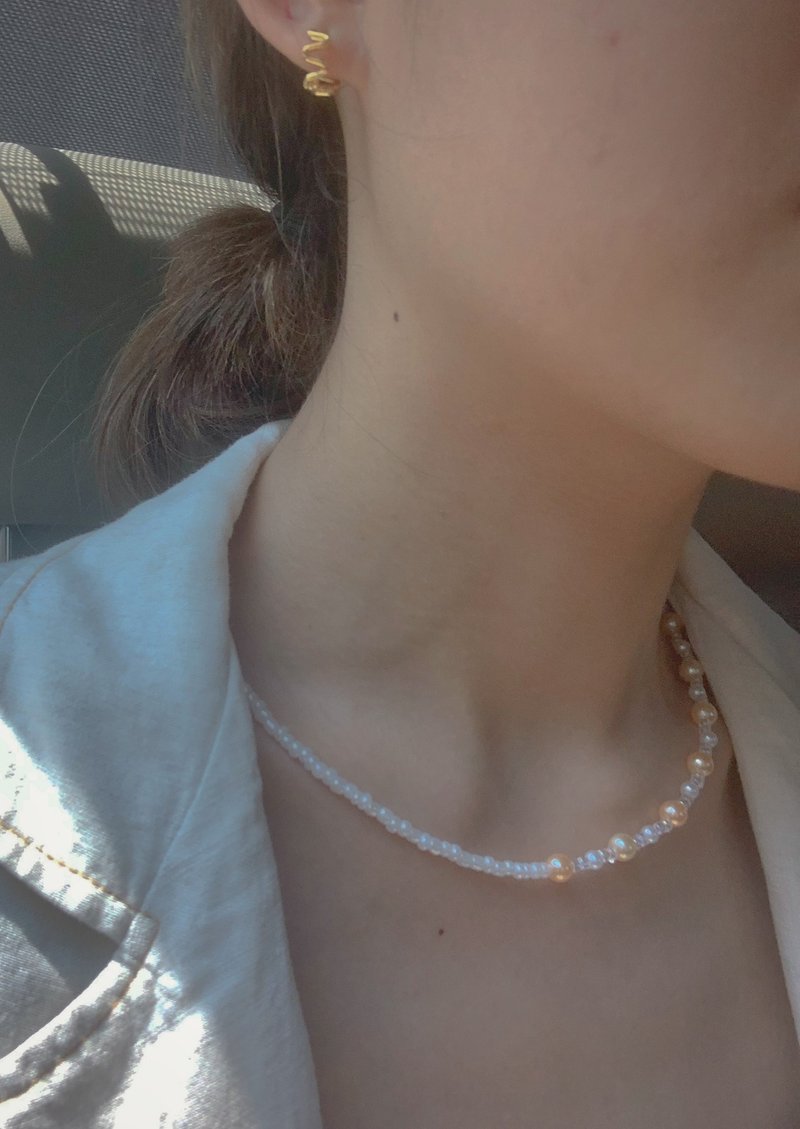 Wallah studio : apricot pearl necklace กำไลปรับระดับได้ - สร้อยคอ - วัสดุอื่นๆ สึชมพู