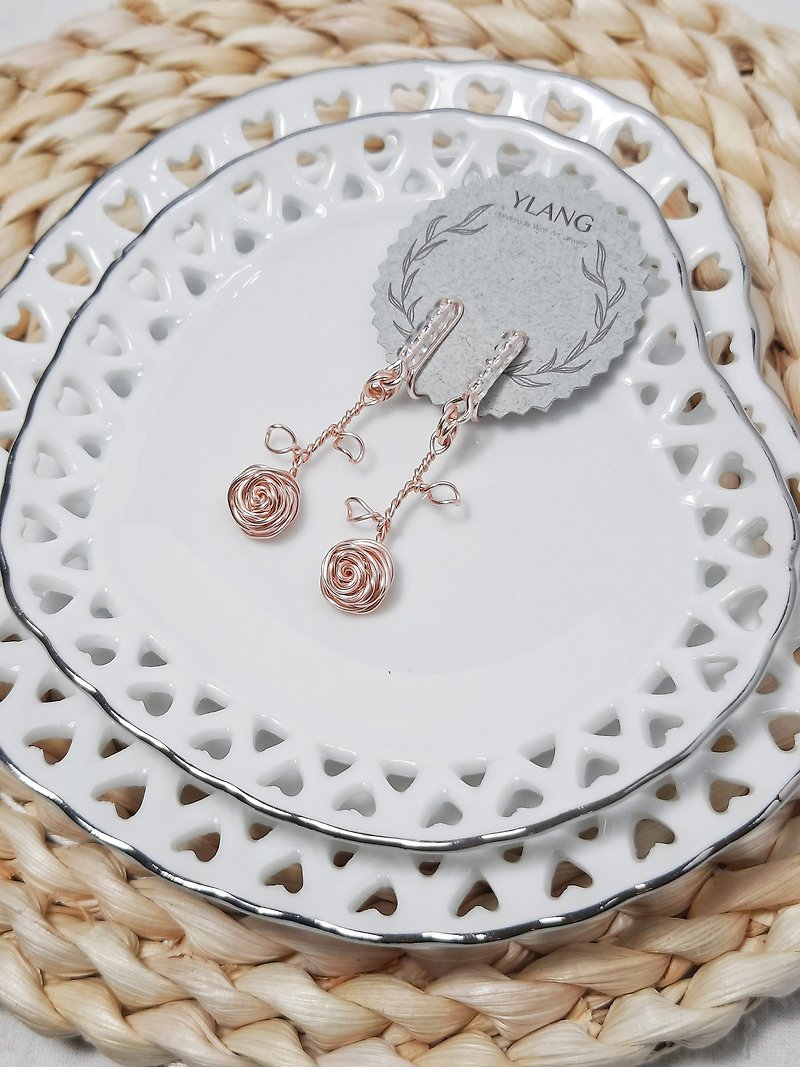 [Little Rose] Art Bronze Hand-Shaped Earrings with Leaf Roses (Glass Imitation Needle Clip-On/Ear Hook) - Earrings & Clip-ons - Other Metals 