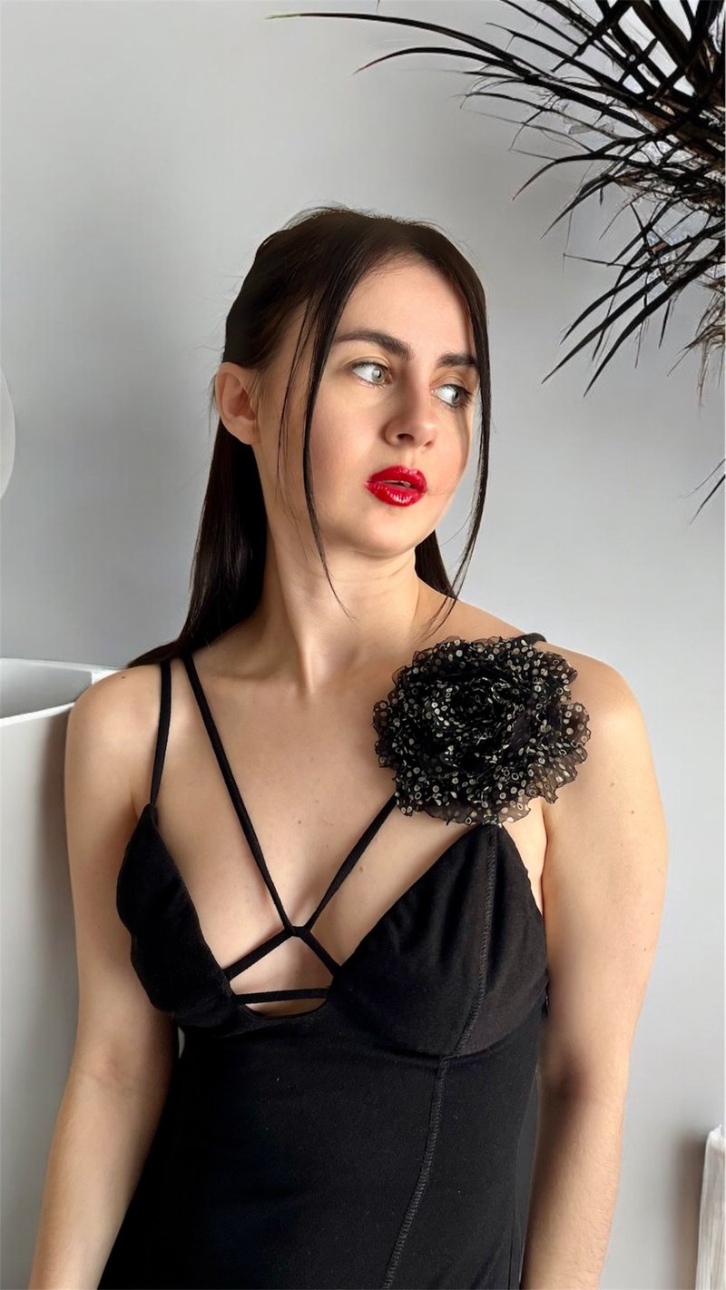 Black Organza and chiffon Large Fabric Flower Brooch, Flower Brooch Gift for Her - 胸針 - 其他材質 黑色