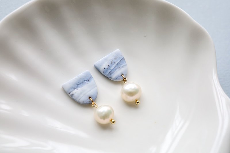 [Handmade Soft Pottery] Golden Wave Pearl Earrings Clip-On - ต่างหู - ดินเผา สีน้ำเงิน