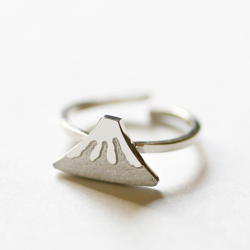 其他金屬 戒指 銀色 - Mt. Fuji Miniature Ring Silver 925