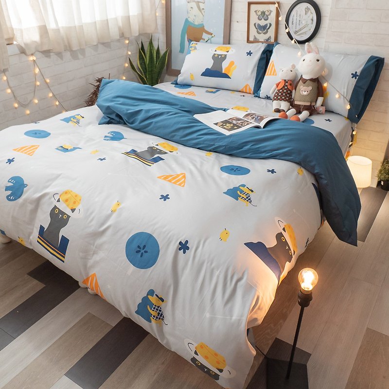 Moonlight Blue Peekaboo 100% Combed Cotton (60pcs) Bed Pack Set Illustrator Joint Model - เครื่องนอน - ผ้าฝ้าย/ผ้าลินิน สีน้ำเงิน