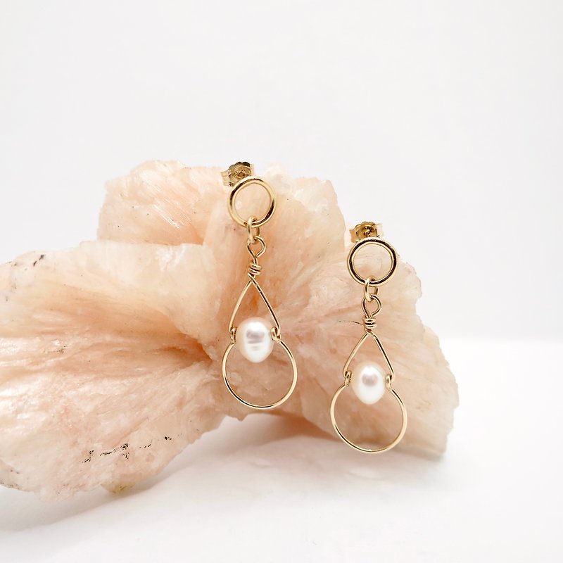 Drop-shaped earrings pearl earrings imported from the United States 14KGF gold-clad natural pearl geometric earrings - Earrings & Clip-ons - Pearl Gold