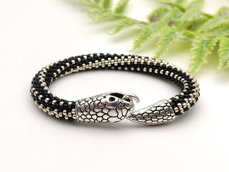 Black snake bracelet, Mens bead bracelet, Unisex bracelet, Handmade bracelet - สร้อยข้อมือ - แก้ว สีดำ