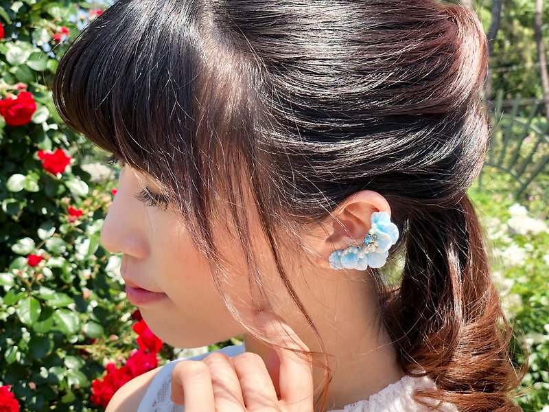 Ranunculus' s brilliant asymmetry ear cuff - Earrings & Clip-ons - Clay Blue