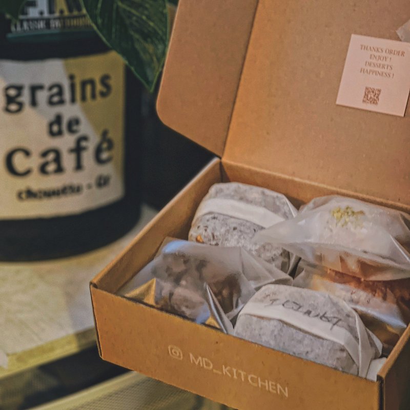 M&amp;D Kitchen now orders four small New Year gift boxes