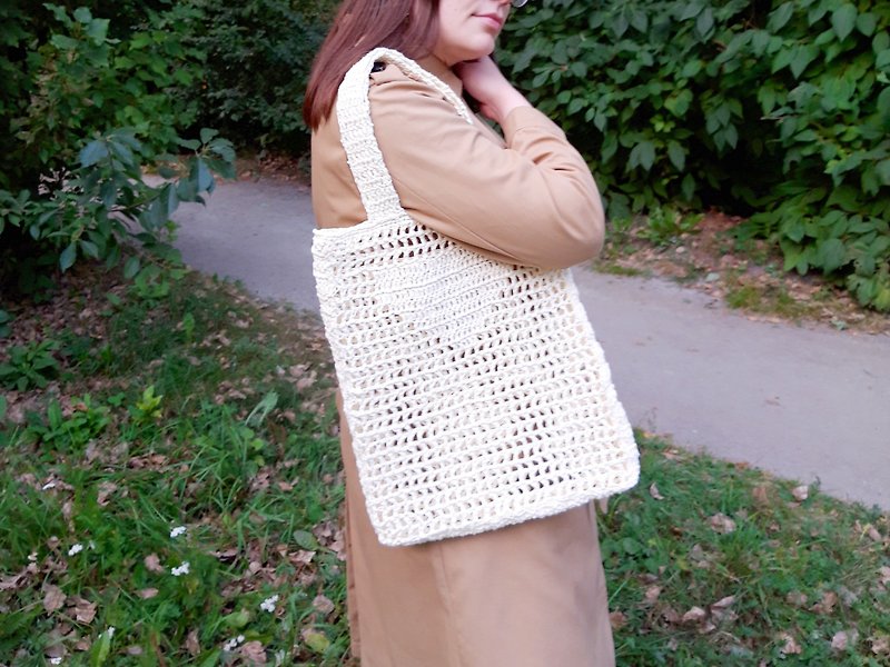 Tote bag, crochet raffia bag, designer tote bag, boho bag - กระเป๋าถือ - วัสดุอีโค สีทอง