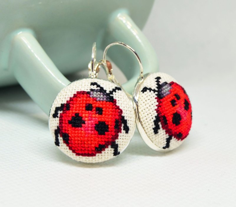 紅色瓢蟲刺繡耳環十字繡面料飾品 - 耳環/耳夾/耳骨夾 - 繡線 紅色
