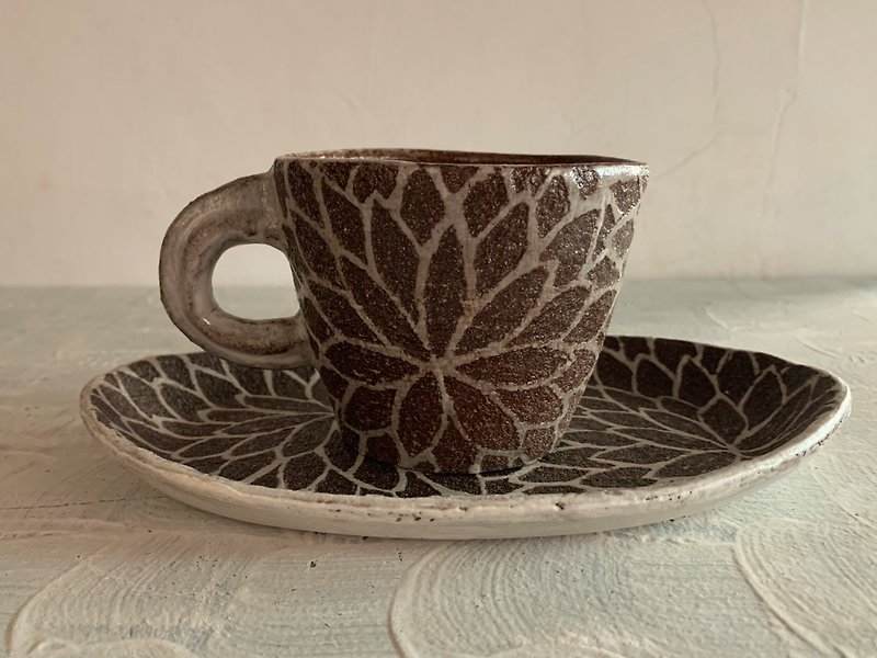 Blooming coffee cup plate set_pottery mug - Mugs - Pottery Brown
