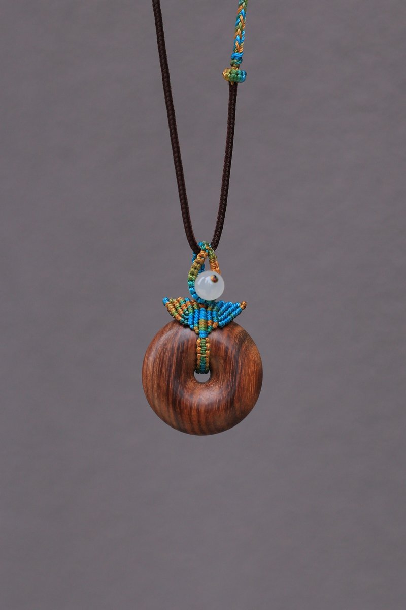 Yiranzhi Original | Rosewood | Peace buckle pendant | Necklace pendant | White chalcedony can be unfastened - สร้อยคอ - ไม้ 